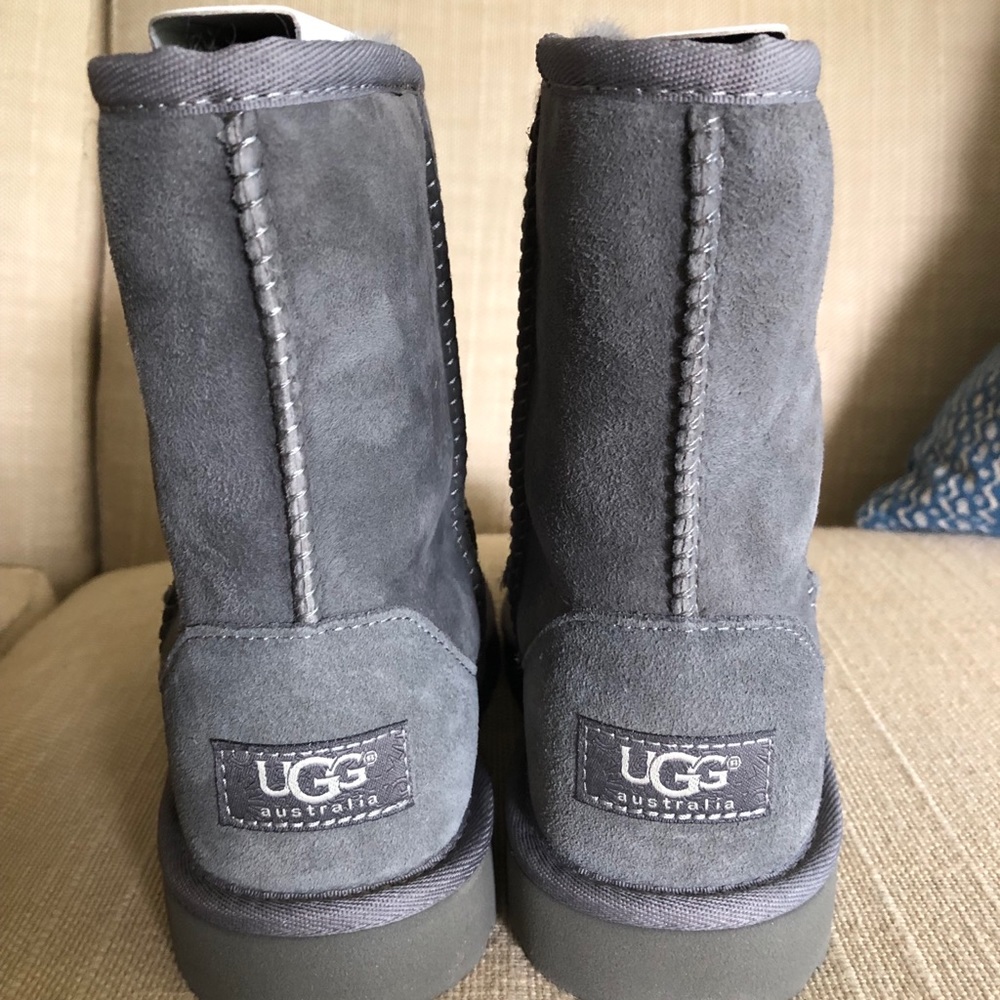 NWT kids UGG boot